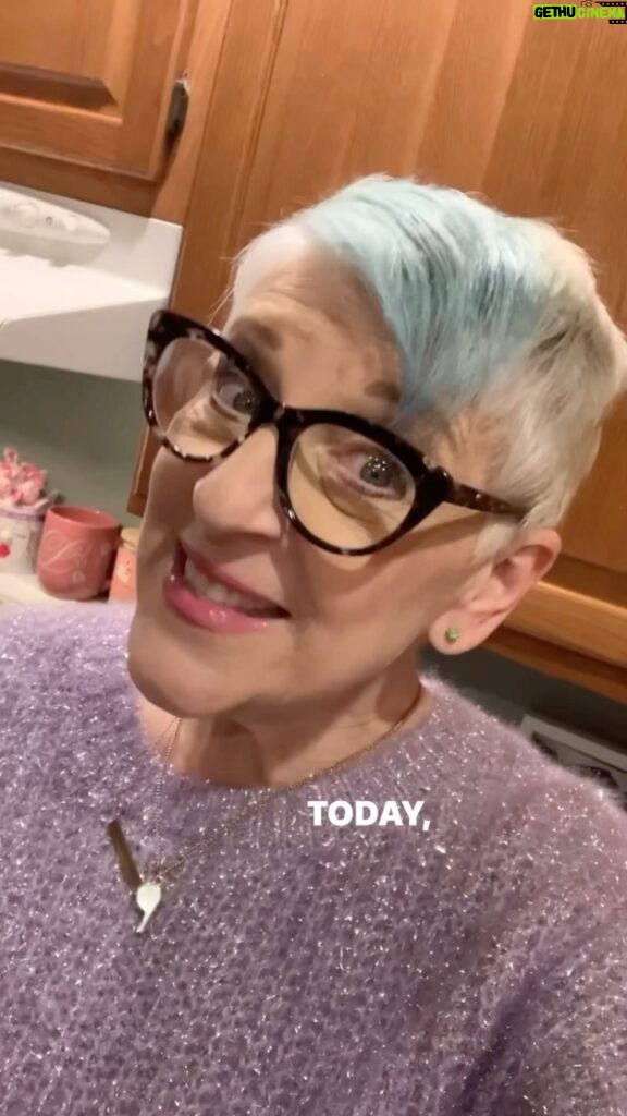 Lisa Lampanelli Instagram - It’s Judgment Wednesday with the Losers with a Dream! What are YOU judging today? — Losers with a Dream podcast available on ITunes, Spotify and YouTube. New episodes every Tuesday at 8 am EST. LINK IN BIO. #recovery #podcast #podcastersofinstagram #podcasters #recoverypodcast #traumarecovery #selfhelp #selfcare #comedy #addiction #funny #selflove #standupcomedy #comedypodcasters Troupe429