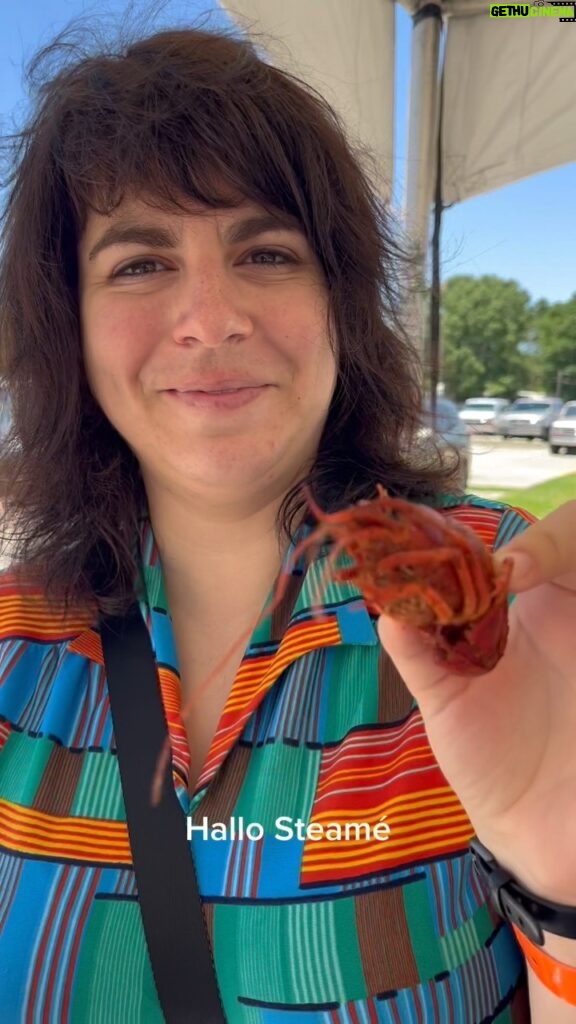 Lisa LeBlanc Instagram - On a trouvé le cousin de Bouilli quand on étaient à Lafayette! Je vous présente: Steamé le crawfish. 🥰🦞 #acadie #cajun #louisiane #lafayette #crawfish #écrevisse #lobster #homard #louisiana #chiac Lafayette, Louisiana