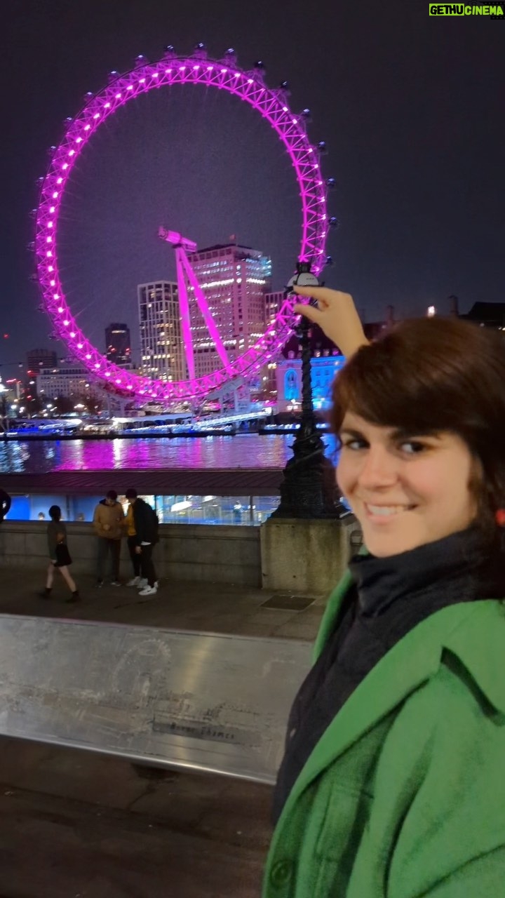 Lisa LeBlanc - 1.4K Likes - Chiac Tours: Londres.
Même si le roi était pas dispo pour un p’tit thé pi des biscuits, on a quand même réussi à se faire du fun.
#londres #london #uk #eurotrip #crossstitch #chiac #acadie #bedbugs #tourguide #guinessworldrecordbesttourguideintheworld