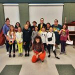 Lisa LeBlanc Instagram - Aujourd'hui on a eu un blast (pi travaillés fort!) avec les élèves de l'École de l'Acadie pour finir la chanson thème de l'école. Bravo les élèves pi les profs, vous êtes les coolest pi la toune va être trop bonne. 🎸🎹🪇
