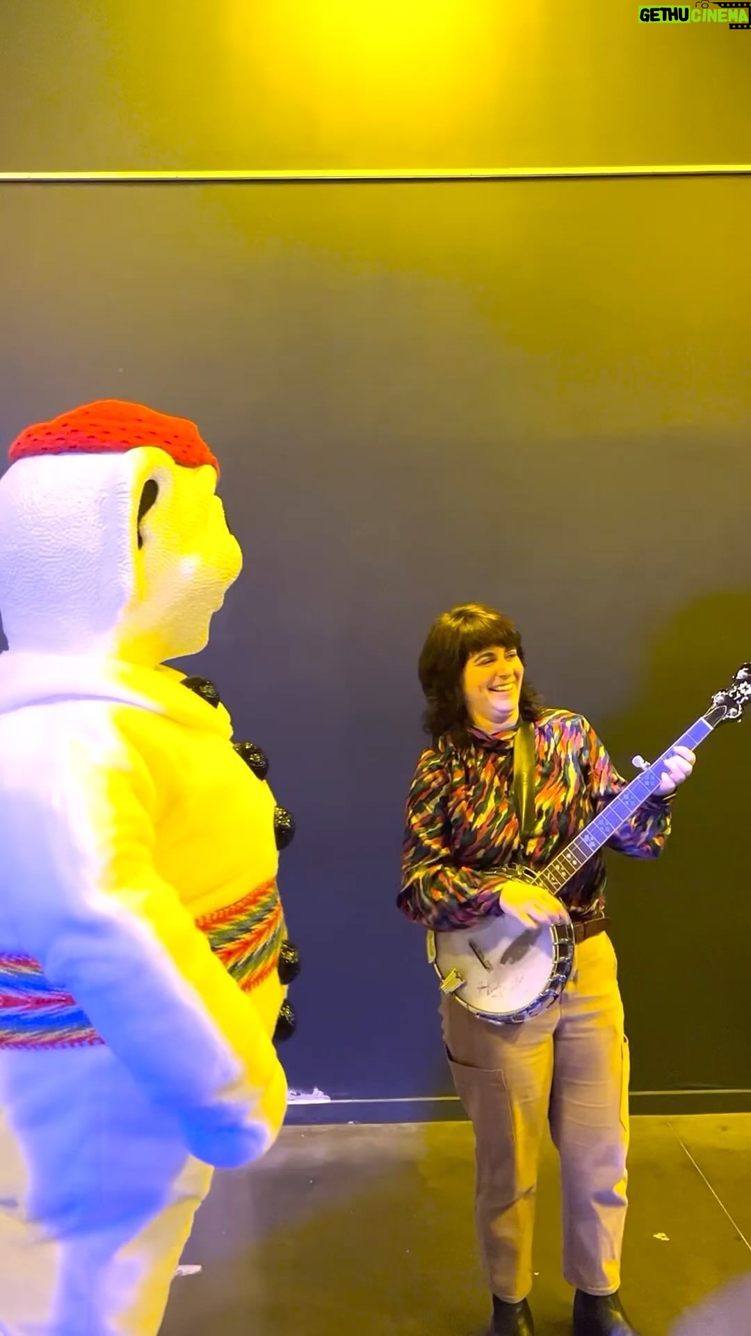 Lisa LeBlanc Instagram - Sooooooooo, ça se peut que j’ai p’tete invité le bonhomme carnaval aux shows symphoniques..................... #carnavaldequebec #quebec