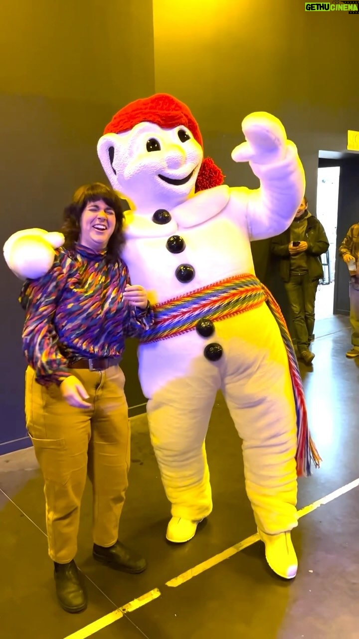 Lisa LeBlanc - 2K Likes - Dans la catégorie: quessé qui se passe je comprends rien. Le bonhomme carnaval est venu me surprendre et dire bonjour après notre spectacle à Lille.
#isitadream #carnavaldequebec