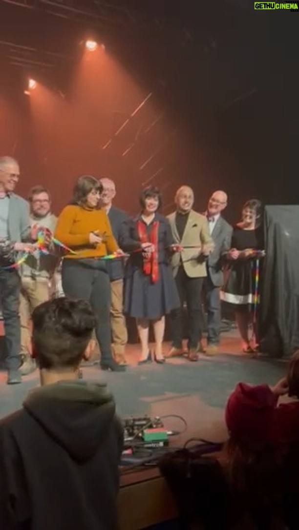 Lisa LeBlanc Instagram - Rogersville, quelle soirée de fou! Première fois de ma vie que je coupe un ruban pour inaugurer une salle à mon nom! 😂 À toute la communauté, je vous remercie encore du fin fond du coeur pour cette grande honneur. C'était une soirée magique que j'oublierai jamais! xoxo Photo : Derek DesRoches
