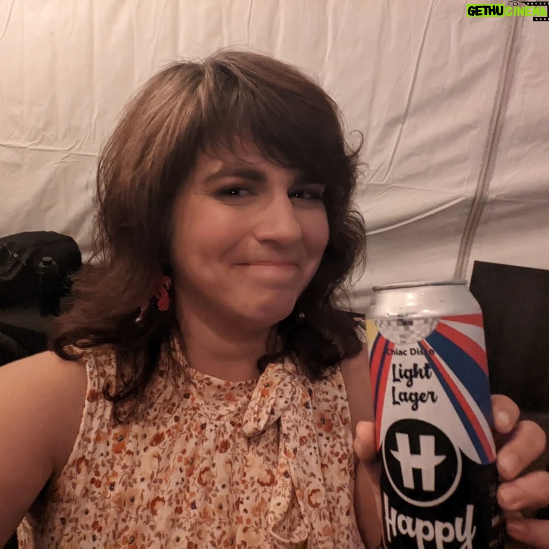 Lisa LeBlanc - 2.5K Likes - 2022, t'étais WILD. Entre le release de Chiac Disco, Bouilli le homard, le retour des shows (après 3 ans de break!) les nouvelles rencontres pi de retrouver la route, ça été une année pas pire magique. Merci de me suivre dans toute ces aventures, bonne année pi on se revoit en 2023!