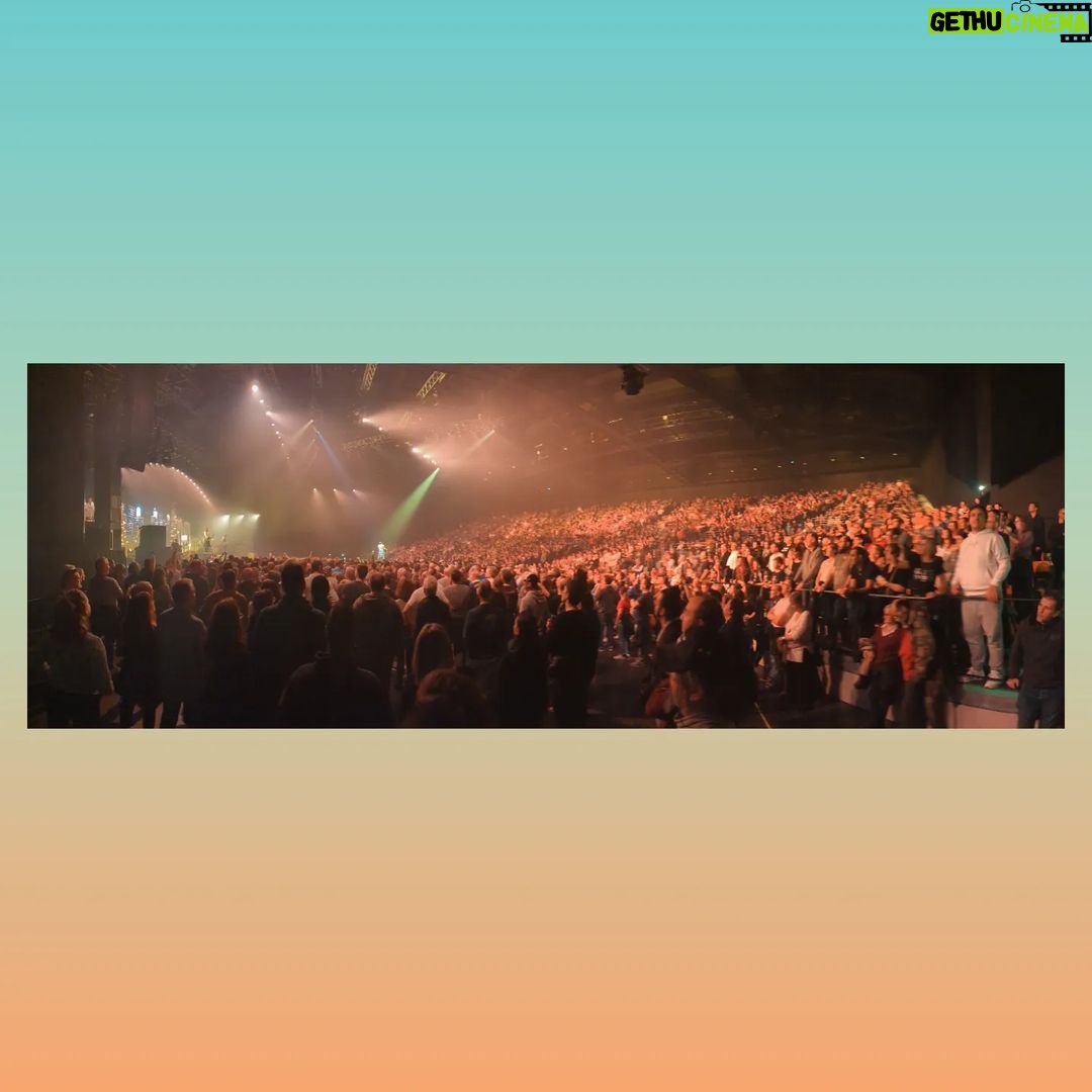 Lisa LeBlanc Instagram - Notre dernier show hier soir avec @shakaponkofficiel à Châteauroux. Un ÉNORME merci à tout le band et la grande famille de nous recevoir à bras ouvert et de nous permettre de rencontrer votre public de 🔥❤️. Next up on se voit : 21: Lille, FR @labullecafe 22: Lasne, BE @lerideaurouge.be 23: Bruxelles, BE (première partie de Hervé) 25: Reims, FR @charabiafestival (première partie d’Hervé)