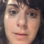 Lisa LeBlanc Instagram – MERCI pour cet été de folie! 25 shows plus tard pi 2 tonnes de runny mascara, c’est les vacaaaaances (m’en va me coucher pour un mois, lol jk je vais avoir trop de fomo mais on se comprend.)💃🛌🥳
#postshowglow #settingspray #postworkoutglow #glammakeup #zumba