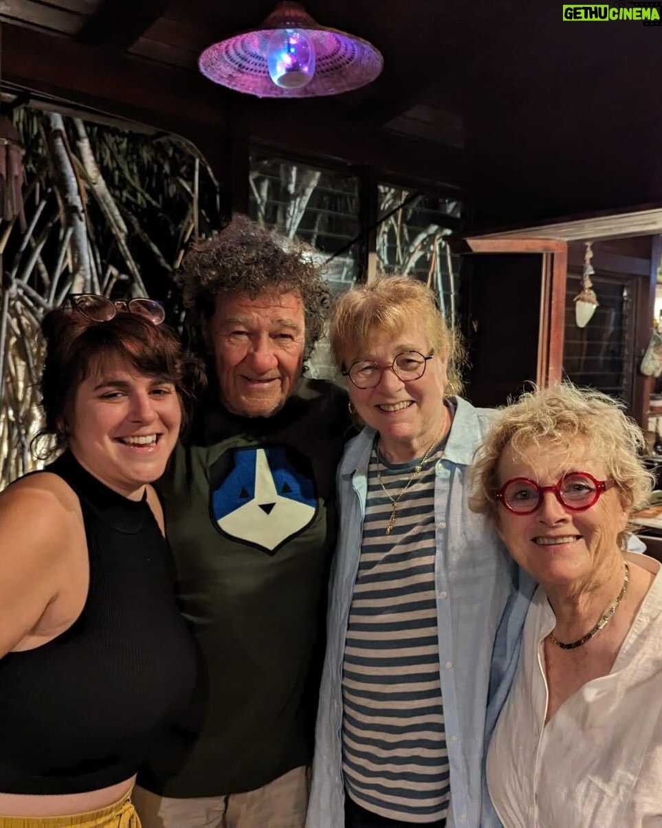 Lisa LeBlanc - 2.4K Likes - 2023, what a ride toi chose. On a eu la broue dans le toupette!
Le fait que j'aie reçu l'honneur d'avoir une salle à mon nom à Rogersville, que Ti gars se retrouve à jouer dans Murder Mystery 2 avec Jennifer Aniston pi Adam Sandler (!?!?) qu'on aie fait mon show préféré de tout les temps aux Francos de Montréal, qu'on soit allés 3 fois jouer en Europe et jouer dans des Zéniths pi le lendemain sur une péniche avec Richard Desjardins qui vient chanter Aujourd'hui ma vie c'est d'la marde, de hanger out avec Robert Charlebois pi Edith Butler en Guadeloupe.
72 shows, une shit ton de kms, des avions, toute la rig. Toute ça avec une équipe d'humains exceptionnels pi un public qui donne pi qui donne pi qui redonne.
Merci à tous ceux qui ont faite partie de cette année de fou. Je vous aime et je suis reconnaissante et ti pépére de vous avoir dans ma vie!
2024, here we come!