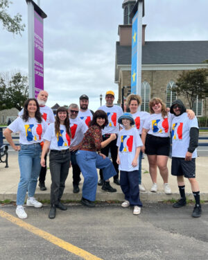 Lisa LeBlanc Instagram - 2023, what a ride toi chose. On a eu la broue dans le toupette! 
Le fait que j'aie reçu l'honneur d'avoir une salle à mon nom à Rogersville, que Ti gars se retrouve à jouer dans Murder Mystery 2 avec Jennifer Aniston pi Adam Sandler (!?!?) qu'on aie fait mon show préféré de tout les temps aux Francos de Montréal, qu'on soit allés 3 fois jouer en Europe et jouer dans des Zéniths pi le lendemain sur une péniche avec Richard Desjardins qui vient chanter Aujourd'hui ma vie c'est d'la marde, de hanger out avec Robert Charlebois pi Edith Butler en Guadeloupe.
72 shows, une shit ton de kms, des avions, toute la rig. Toute ça avec une équipe d'humains exceptionnels pi un public qui donne pi qui donne pi qui redonne.
Merci à tous ceux qui ont faite partie de cette année de fou. Je vous aime et je suis reconnaissante et ti pépére de vous avoir dans ma vie! 
2024, here we come!