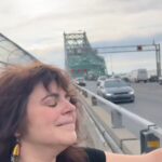 Lisa LeBlanc Instagram - Note to self: Finalement, marcher sur le pont Jacques Cartier à l’heure de pointe est pas l’activité la plus zen que tu peux faire dans ta semaine. #zen #mybodyisatemple #fumes #breathoffreshair #nature #countrylife #montreal #quebec