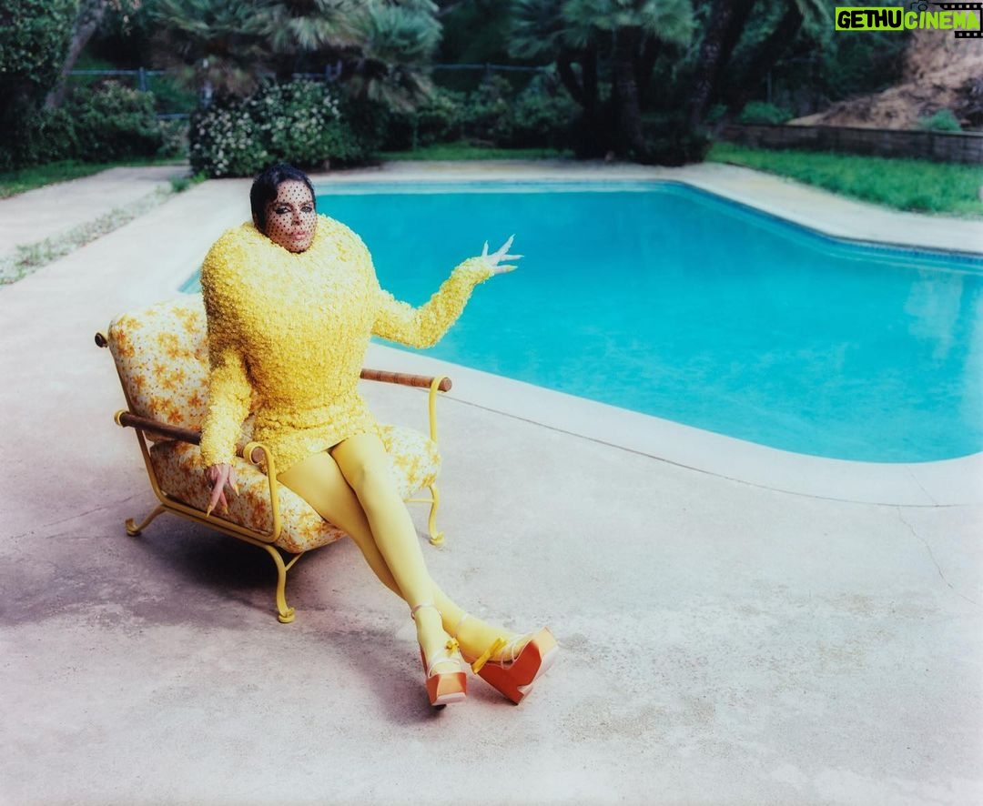 Lisa Rinna Instagram - I love the shoot so much I love @RichardQuinn whom Iām wearing and I love @papermagazine š