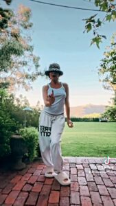 Lisa Rinna Instagram - Oh, don’t worry I’m still here 🤩