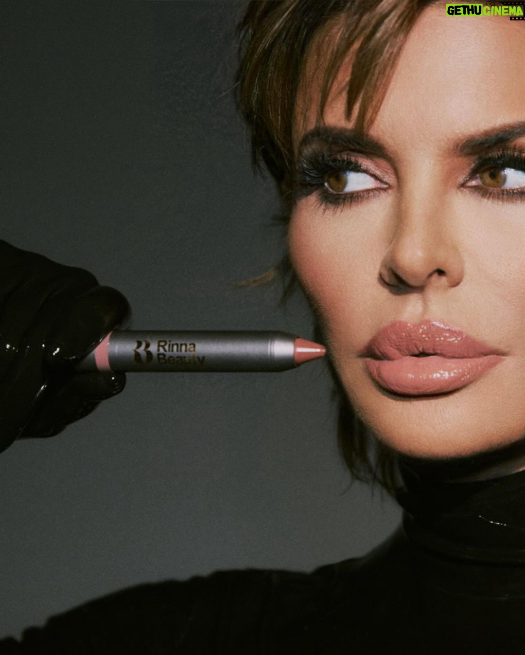Lisa Rinna Instagram - THICK STICK IN …RICH 💋 Rinnabeauty.com