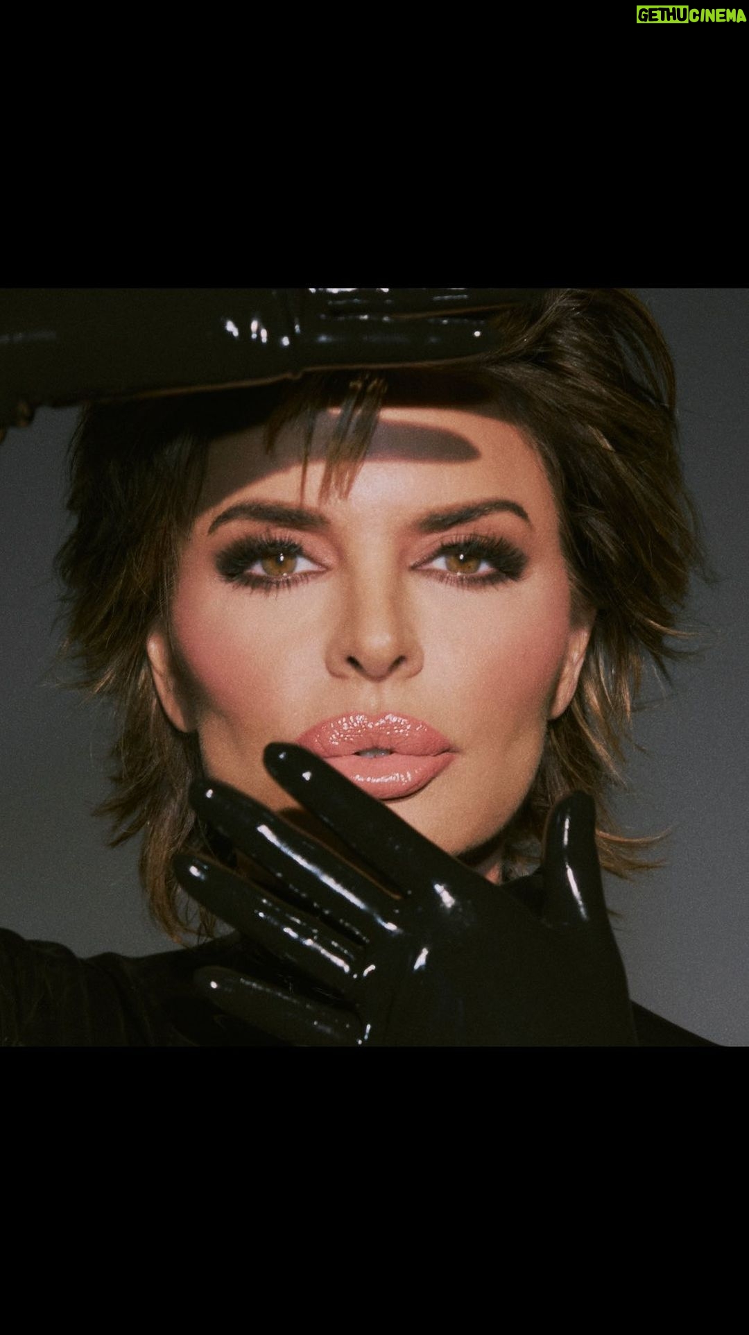 Lisa Rinna Instagram - TODAY IS THE DAY. THICK STICKS. OUT NOW. đź’‹RINNABEAUTY.COM @rinnabeauty