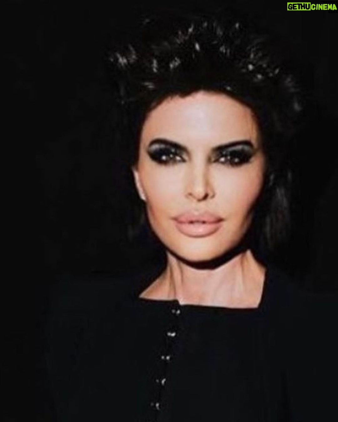 Lisa Rinna Instagram - 1-5 looks for #Pfw 🇫🇷🥖❤️ We have so much Fun creating Lewks! 💃🏻 Paris, France