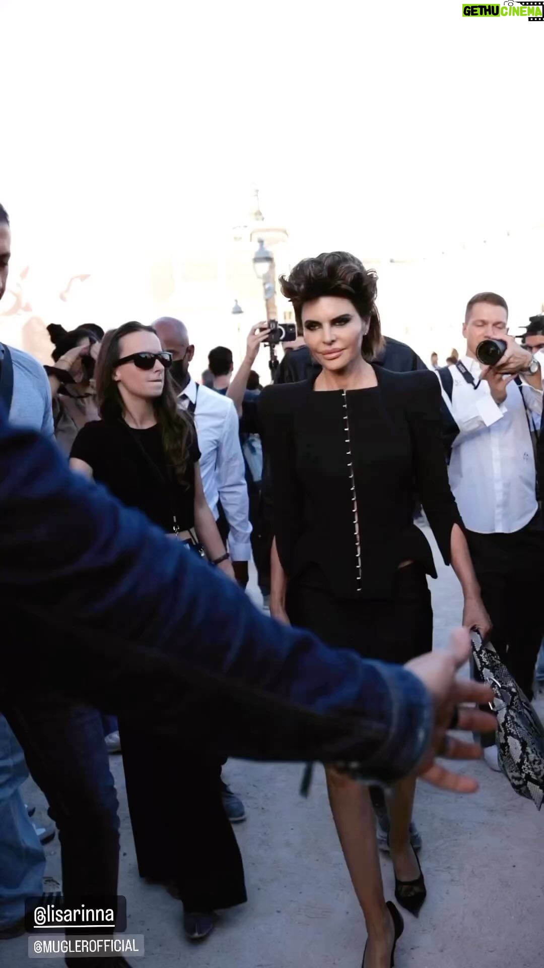 Lisa Rinna Instagram - @muglerofficial 🖤