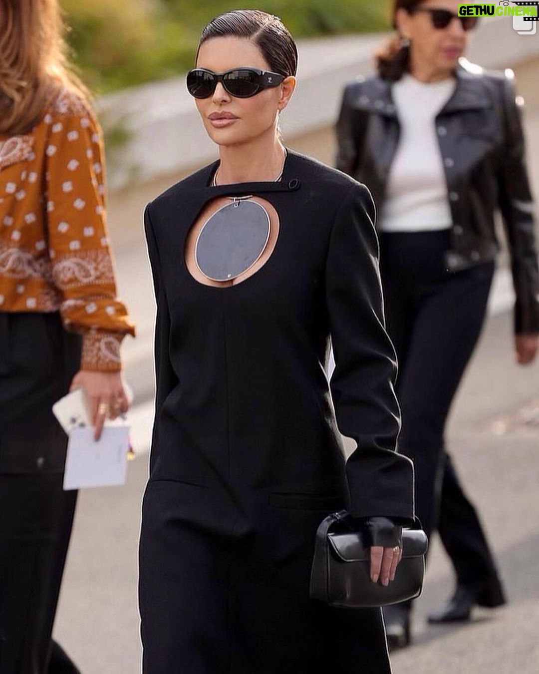 Lisa Rinna Instagram - 1-5 looks for #Pfw 🇫🇷🥖❤️ We have so much Fun creating Lewks! 💃🏻 Paris, France