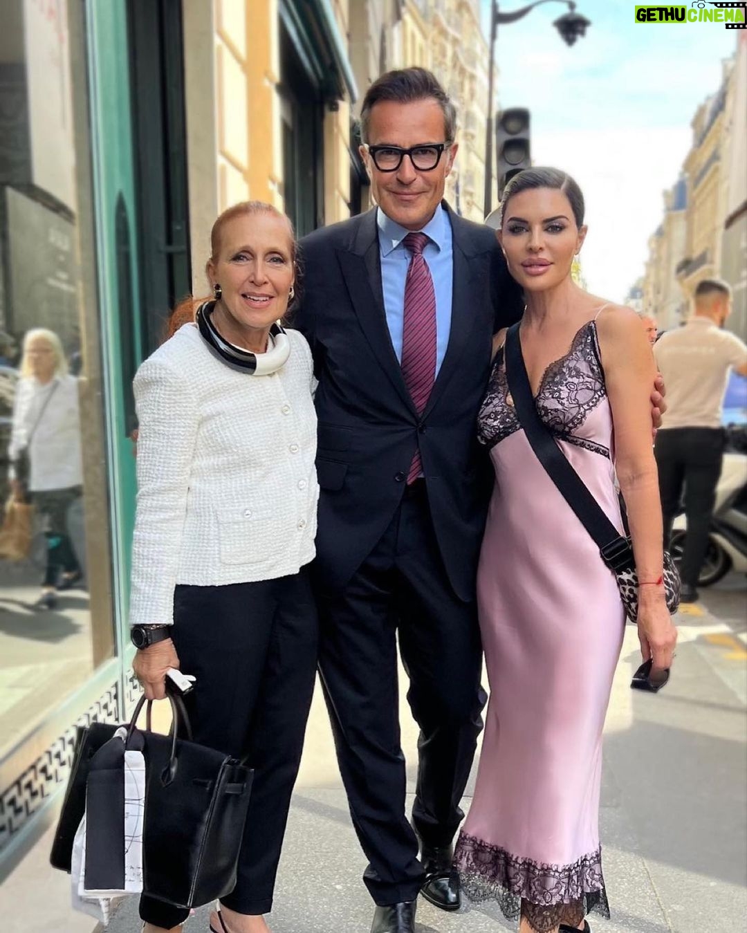 Lisa Rinna Instagram - I Love Paris π«π·β€οΈ and @michaelcostefr so much and to get to see the great Danielle Steele?!!! What a thrill!!!! β£οΈ Repost from @michaelcostefr How exciting to run into #LisaRinna & #DanielleSteel in #Paris during #FashionWeek π«π· #PFW