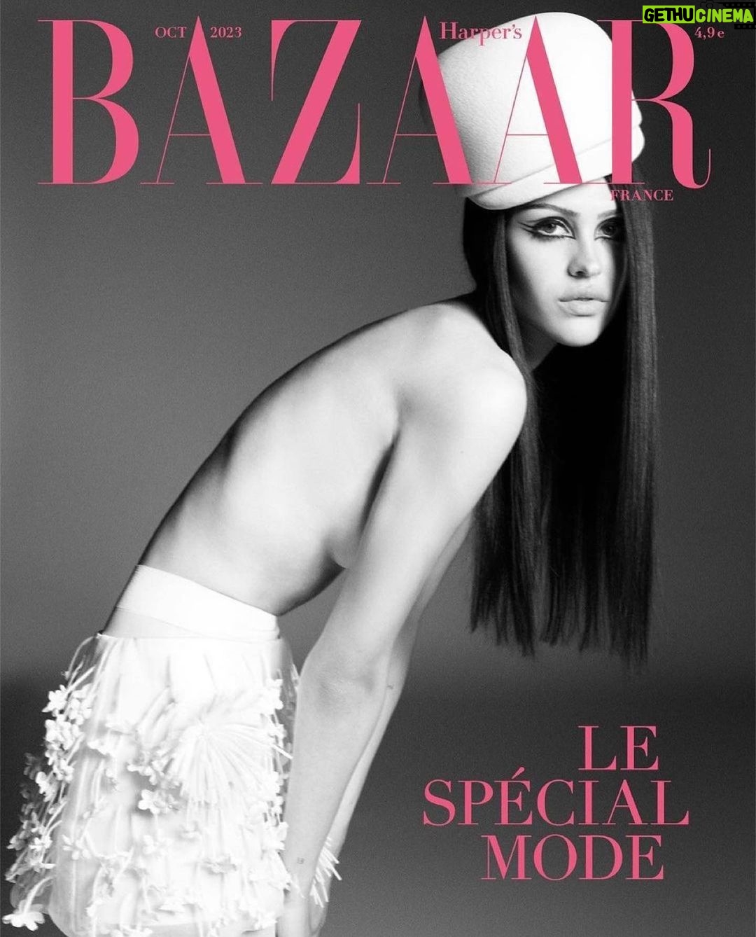 Lisa Rinna Instagram - #Repost @bazaarfrance ・・・ LE SPÉCIAL So proud of you @ameliagray 🩷 On newsstands this Thursday 21 September. Photographe : @karimsadli Stylisme : @elodiedavid Mannequin : @ameliagray Rédacteur en chef : Olivier Lalanne Directeur de la création : @atelierfranckdurand Directeur artistique : @damien.re Design : @marinmuteaud Casting : @piergiorgio at @dmcasting Coiffure : @damienboissinothair Maquillage : @petros_petrohilos Manucure : @AmandineCauvas Assistantes stylistes : @paulinecharriere, @actualnametaken et #RachelTouboul Production : @brachfeld_ Set designer : @julien_ca Remerciements : @xxo.events #fashionissue #bazaar #bazaarfrance