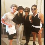 Lisa Rinna Instagram - Ok and then This happened!!!!! You just never know who you’re going to run into in the Big Apple🍎 Omg!!! The Queen herself- Or shall I say QUEENS!!!! ❤️🍎❤️‍🔥💃🏻🫠