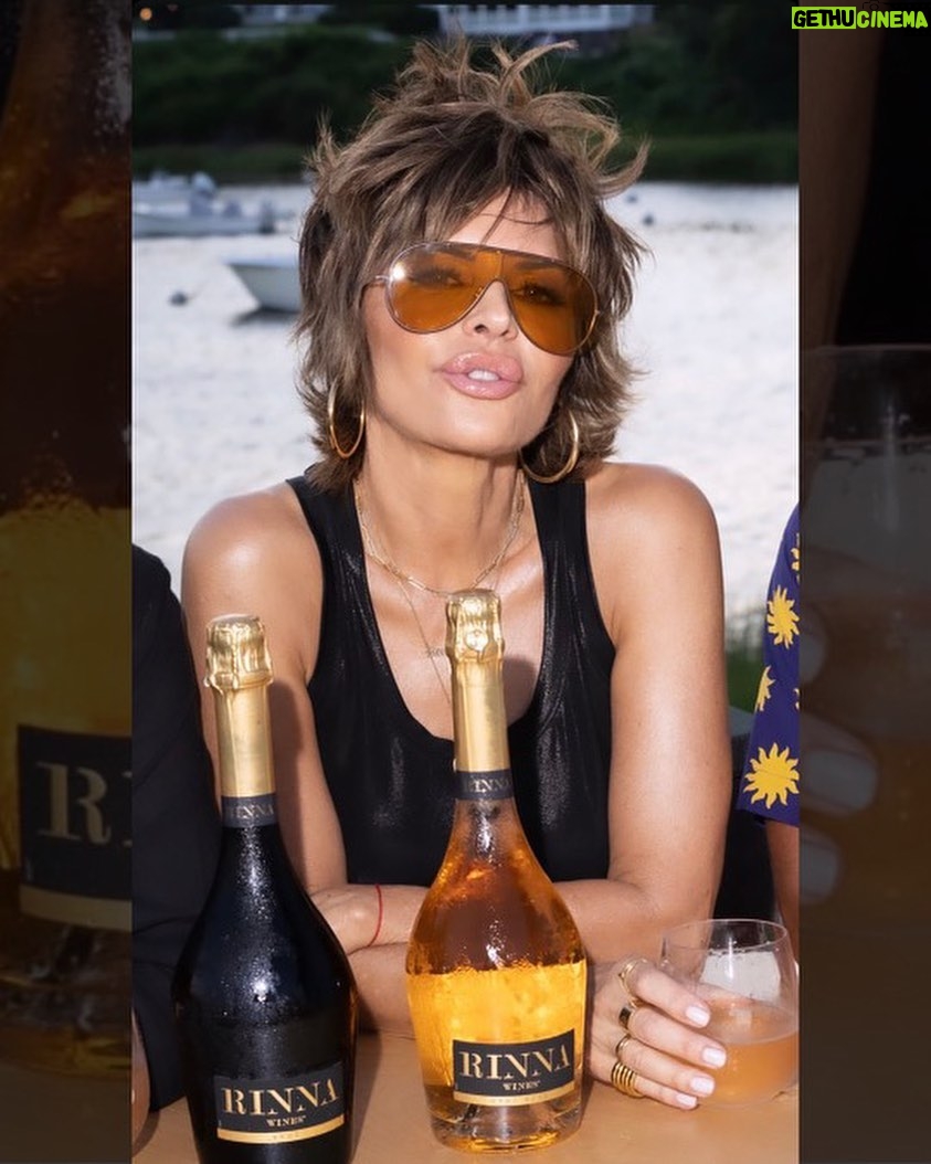 Lisa Rinna Instagram - A midsummers night Rinnassaince @rinnawines 🍷⚓️🩷💐 😎 Wequassett Resort & Golf Club