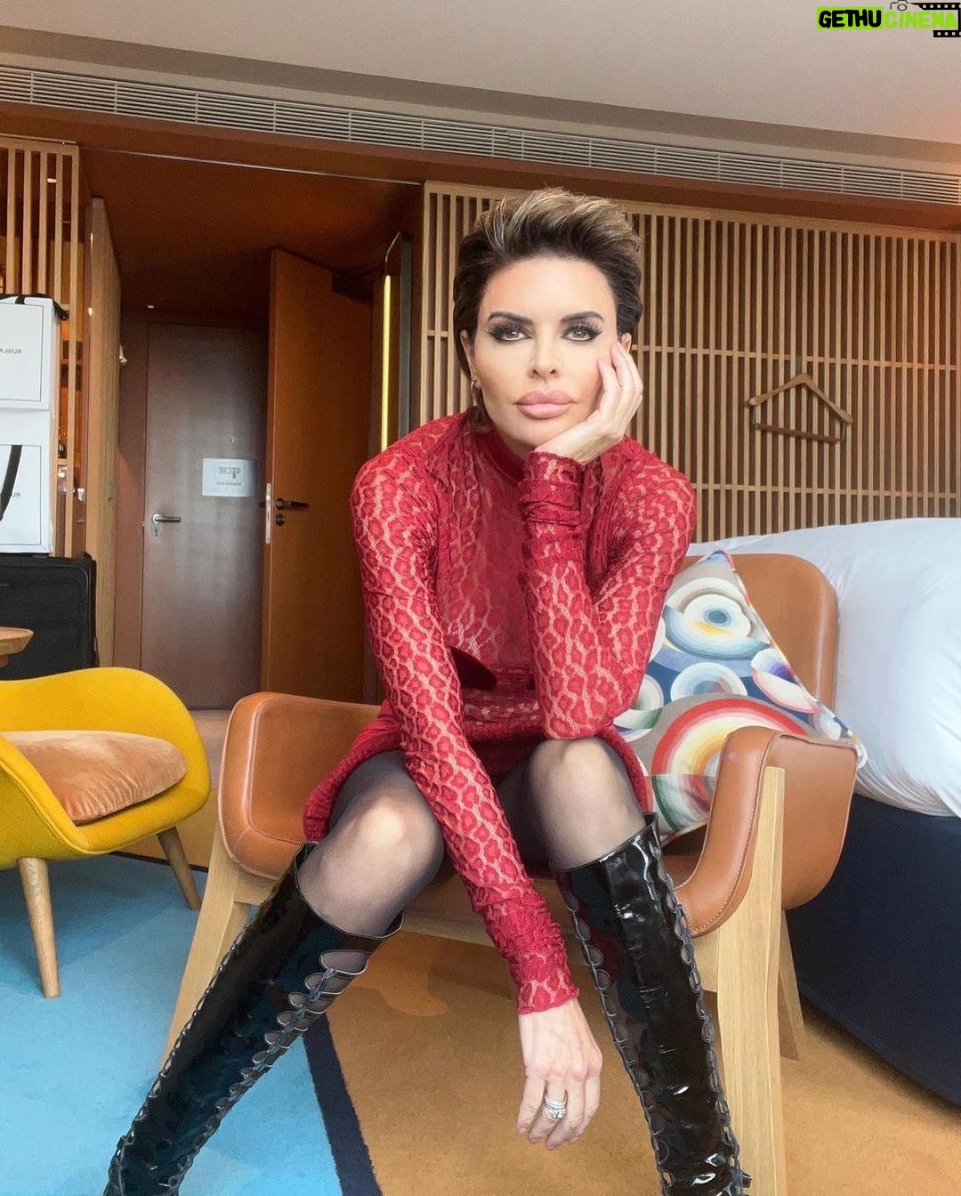 Lisa Rinna Instagram - Merci beaucoup, Paris 🇫🇷❣️ Au revoir until next time 🫶🏼 SO/ Paris