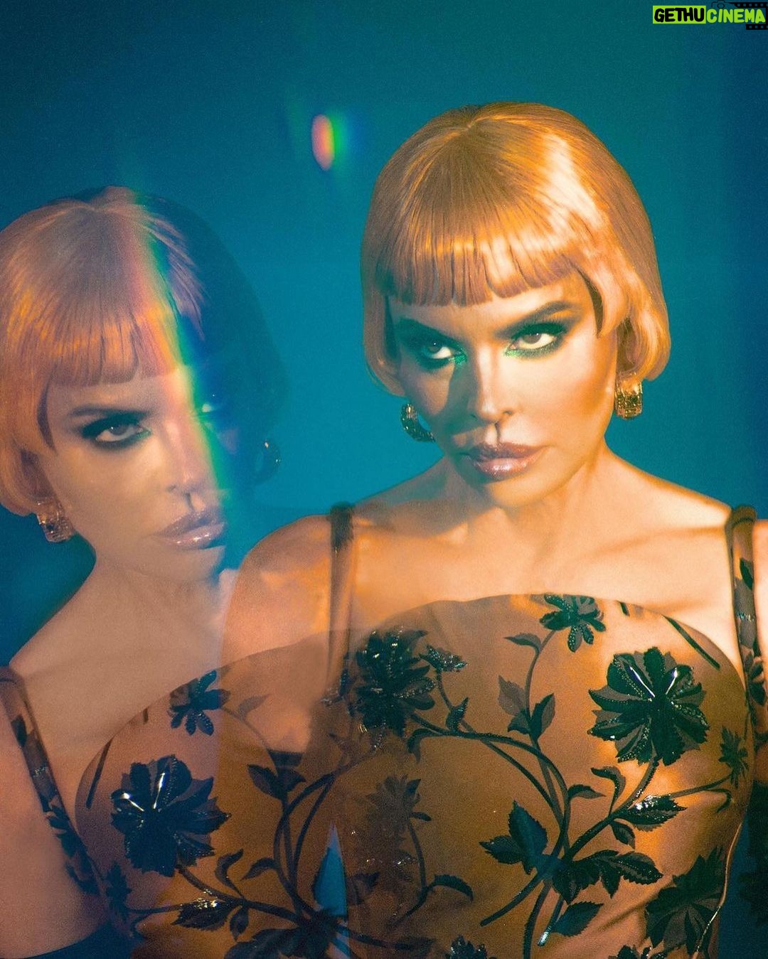 Lisa Rinna Instagram - @numero_netherlands @versace 🤎 Photographer: Dana Trippe @trippydana Stylist: Danyul Brown @danyulbrown Makeup: Michael Anthony @manthony783 Hair: Ricky Fraser @rickyfraserhair Stylist assistants: Molly Mundy & Nik Vandalen @mollymundy @vandalen Makeup assistant: Jack Hargreaves @jackofficer Hair assistant: Zach Birch @hairbyzachbirch Editor: Timi Le tonja @timiletonja Interview: Jana Letonja @janaletonja Cover design: Arthur Roeloffzen @arthurroeloffzen