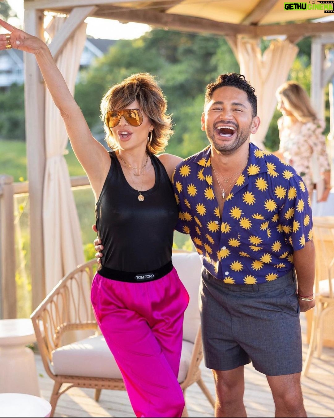 Lisa Rinna Instagram - A midsummers night Rinnassaince @rinnawines 🍷⚓️🩷💐 😎 Wequassett Resort & Golf Club