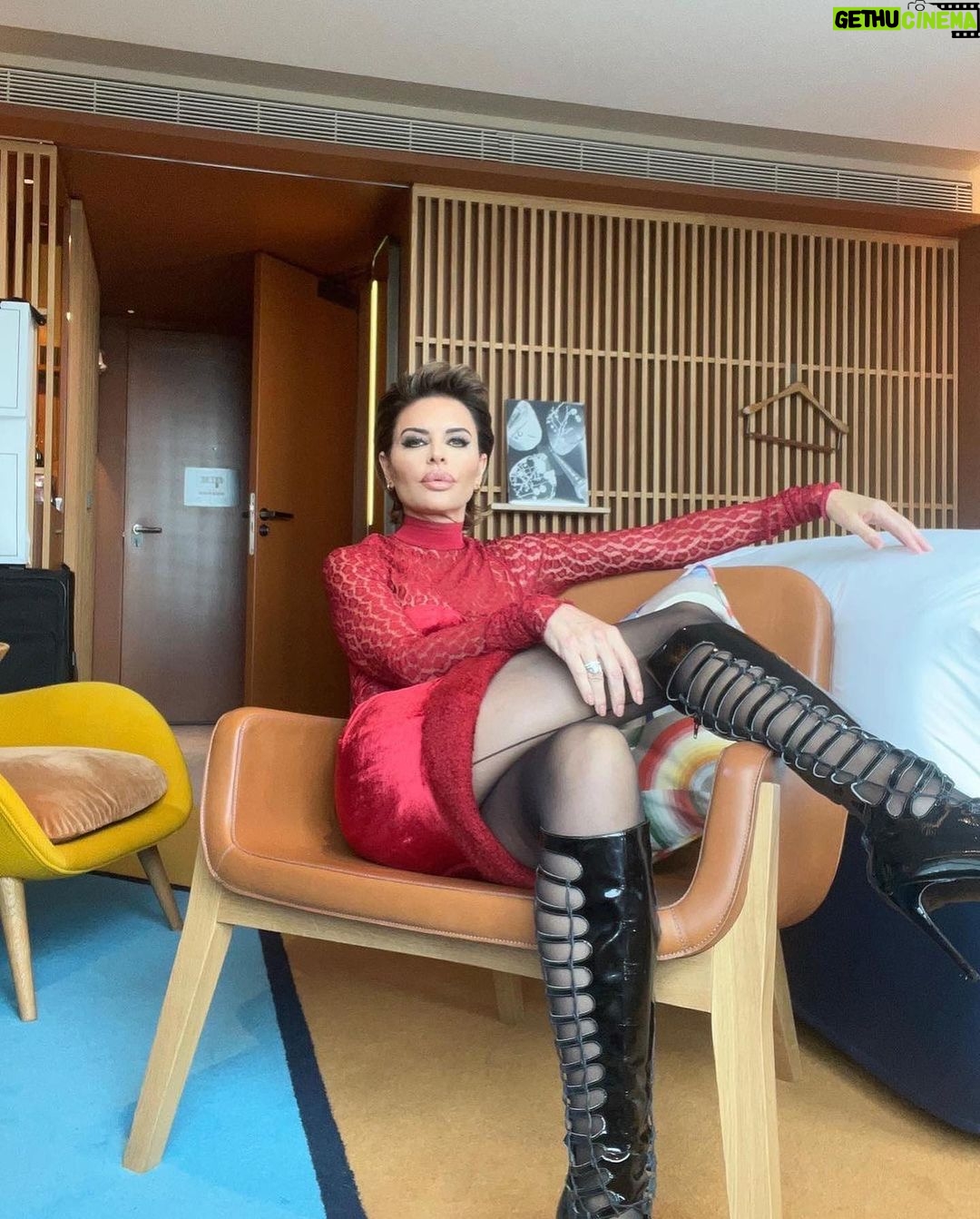 Lisa Rinna Instagram - Merci beaucoup, Paris 🇫🇷❣️ Au revoir until next time 🫶🏼 SO/ Paris