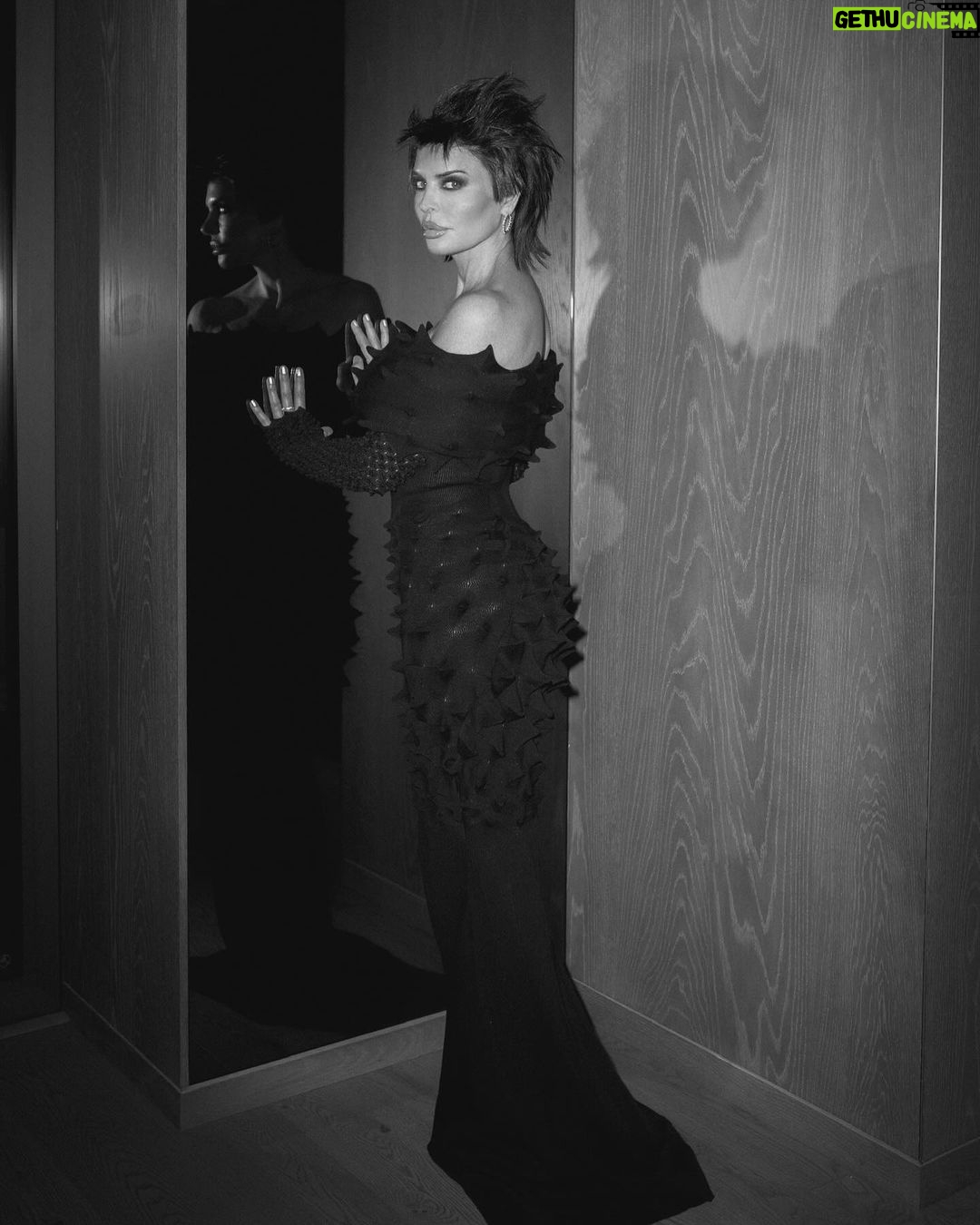 Lisa Rinna Instagram - @theperfectmagazine 🖤