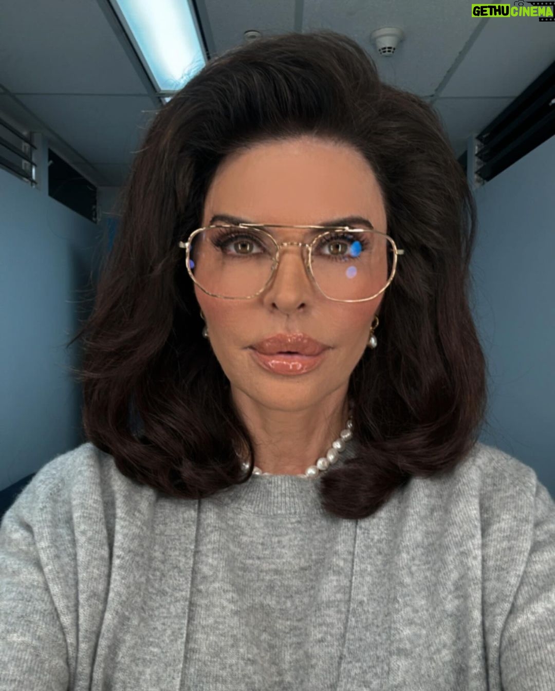 Lisa Rinna Instagram - TONIGHT! The Premiere of SO HELP ME TODD ❤️ MEET JENNIFER GIANOLA Morning Host AM Portland ☀️ @sohelpmecbs 9pm @cbstv and streaming on @paramountplus