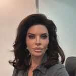Lisa Rinna Instagram - TONIGHT! The Premiere of SO HELP ME TODD ❤️ MEET JENNIFER GIANOLA Morning Host AM Portland ☀️ @sohelpmecbs 9pm @cbstv and streaming on @paramountplus