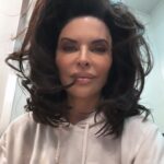 Lisa Rinna Instagram - TONIGHT! The Premiere of SO HELP ME TODD ❤️ MEET JENNIFER GIANOLA Morning Host AM Portland ☀️ @sohelpmecbs 9pm @cbstv and streaming on @paramountplus