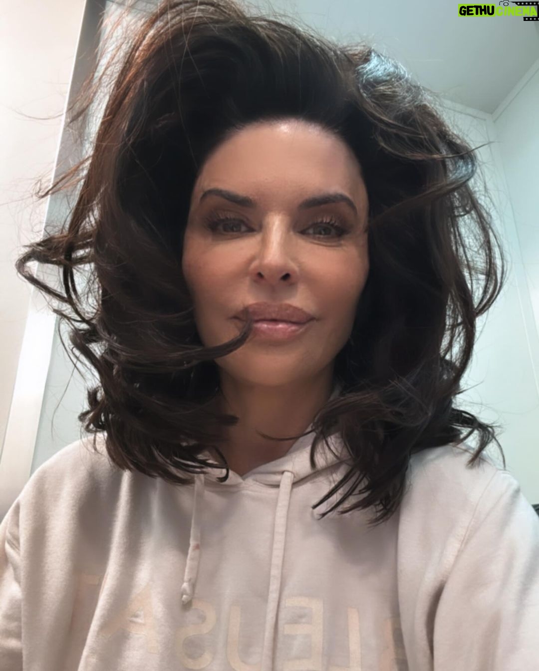 Lisa Rinna Instagram - TONIGHT! The Premiere of SO HELP ME TODD ❤️ MEET JENNIFER GIANOLA Morning Host AM Portland ☀️ @sohelpmecbs 9pm @cbstv and streaming on @paramountplus