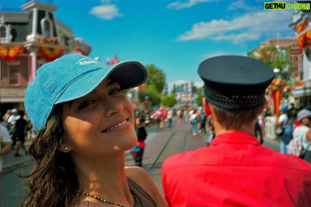 Lisette Olivera Instagram - lots to smile about ☺️