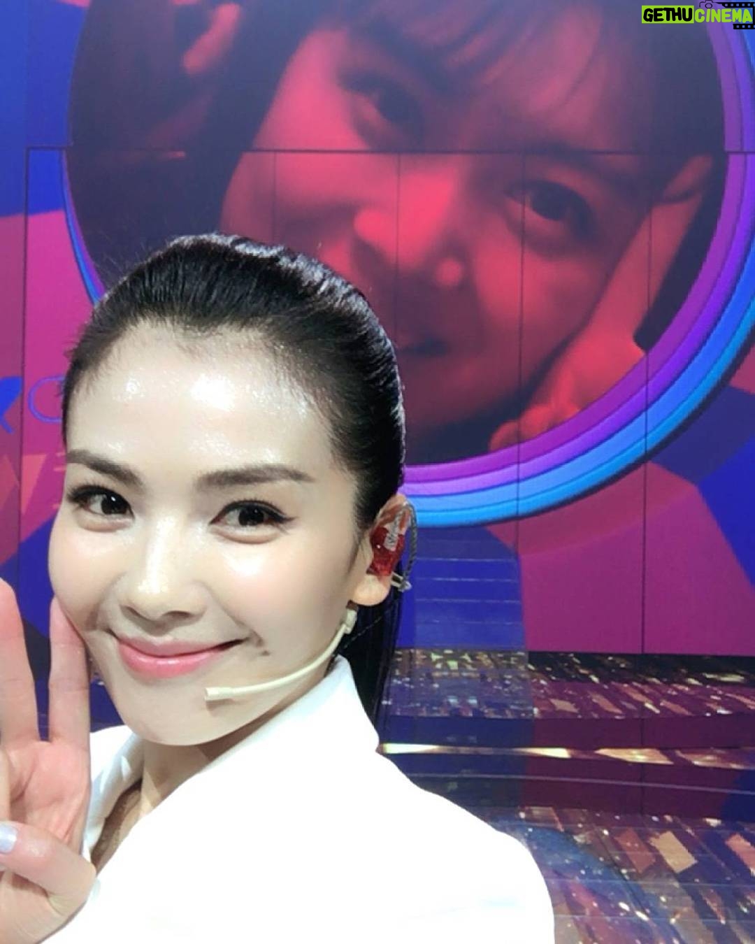 Liu Tao - 1.2K Likes - 你好2017!