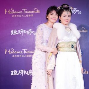 Liu Tao Instagram - 她的👀会说话～你们觉得呢？感谢#北京杜莎夫人蜡像馆 🌹也希望大家有空去看看#霓凰 吧，她在那里些许有些孤单🐎