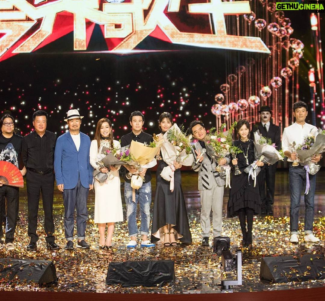Liu Tao - 553 Likes - 这是一场好友们的欢聚、音乐的盛筵。不是真正的比赛也没有谁是王。跨界,让我们看到了更多可能、享受了更多美好。我们尽力把最精彩的表演留给舞台和观众,感谢你们的聆听。感谢跨界的舞台让我们完成了很多梦想中的跨越,感谢北京卫视,感谢每一位为之付出的演职人员。音乐没有止境,友谊万古长青❤
#跨界歌王