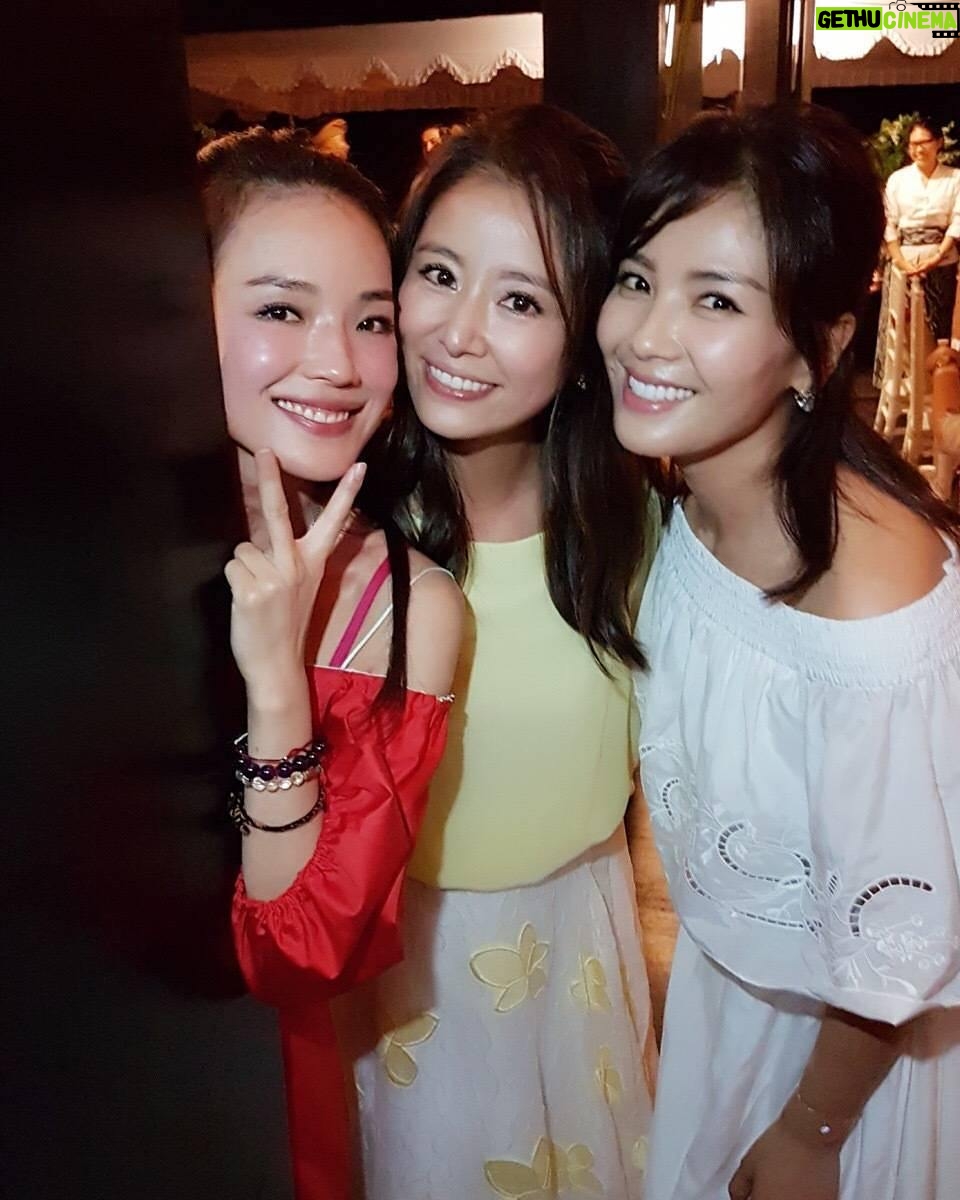 Liu Tao - 1K Likes - 最美的新娘~最美的姻缘~祝福霍先生霍太太幸福美满🌹🌹🌹