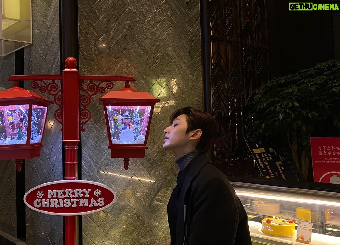 Liu Te Instagram - 🎄Don’t Merry Christmas. Marry me🤍