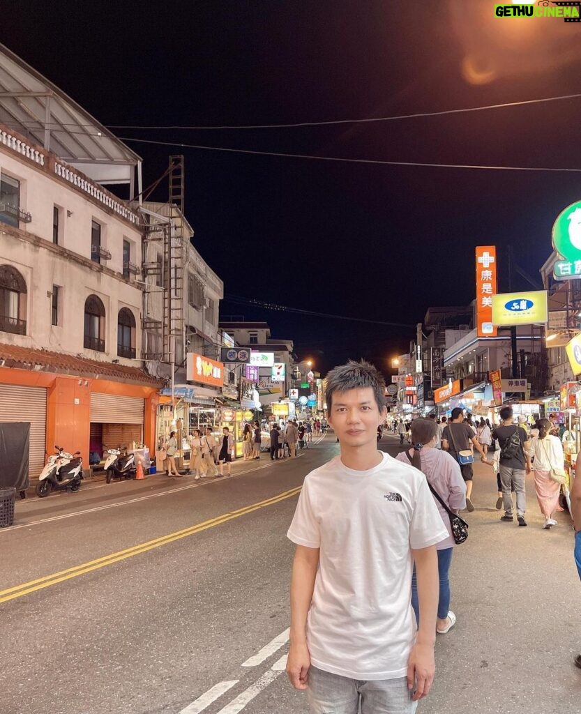Liu Yu Kai Instagram - 我在墾丁天氣晴🌞﻿ 喜歡逛墾丁大街也喜歡逛夜市﻿ 因為一直玩一直吃﻿ 可以把一些負能量通通排掉﻿ 盡情的玩放開的玩﻿ 真的可以獲得一個嶄新的自己 #宥凱 #宥凱yukai #墾丁 #墾丁大街 #刷起來