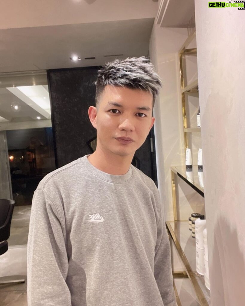 Liu Yu Kai Instagram - 剪這樣如何呢 ﻿ 好喜歡這次新髮型 🤔﻿ ﻿ 謝謝神之手 @actomlee 讓我又重新愛上自己一次﻿ ﻿