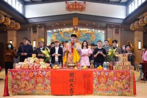 Liu Yu Kai Instagram - 民雄鬼屋準備要來囉
自己不敢看鬼片
然後接了民雄鬼屋的演出
這次的角色對我來說真的是很大的挑戰
到時候你們就知道了～
只能說真的超期待的啦

大家都超棒的！超期待🙌🏻
@cheryllovel0ve #沛小嵐
@hsia5388 @wil_entertain @princess_tunggggg 

#民雄鬼屋 #票房大賣 #拍攝順利