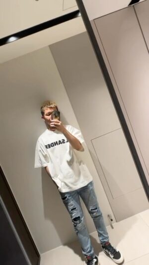 Liu Yu Kai Instagram - 回饋一雙啦！我是宥凱的宥、宥凱的凱 😻
就是想寵愛喜歡我的鐵粉們 (7788的不要來
先追 @yukai.1112 @yukai168888 
-
把這影片轉發到你的限動
然後標你最帥最正的朋友 
Ps: 你要留幾次都行，但記得不同人
-
5/21前其中一天回饋一位這雙倒勾 (尺寸任選
聽說是倒勾系列的最後一雙
Travis Scott x Air Jordan 1 Low OG “Olive”
-
到時候要回饋公佈時，記得自己看限動或直播！
若自己沒看到，有爭議，到時就請你閉嘴😹

5/21 已公佈