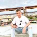 Liu Yu Kai Instagram - 每當你感覺已經不行時… 就走到馬路上 那樣你就成為了一個行人
