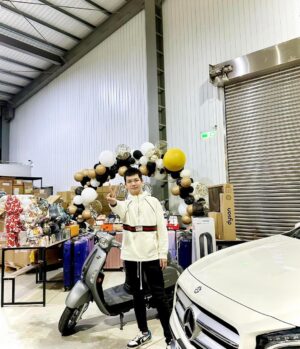 Liu Yu Kai Instagram - 超期待！賓士跟多項獎項的得主會是誰呢
有買的各位我們 12/26 晚上八點直播見囉
有空的也可以來到現場觀看全部的過程 😍
我們在：台中市北屯區松竹五路一段78號