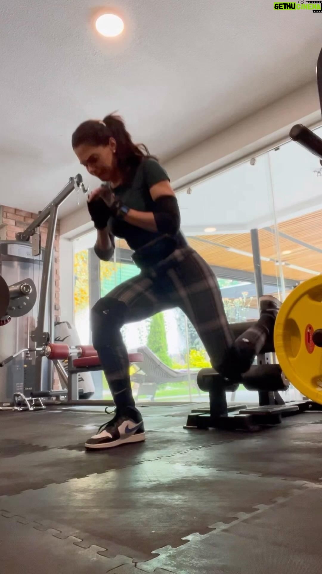 Livia Brito Pestana Instagram - Empieza ya, la vida es esto, esforzarte, crecer, vencer miedos, ver cómo progresas y seguir una y otra vez.