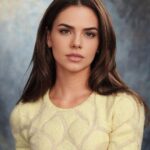 Livia Brito Pestana Instagram - 90’s style🩶 . . Wooow la AI😱 ¿cuál es su favorita? #ai #inteligenciaartificial #90s #teeneger #latina #photoshoot #trend #actriz #highschool