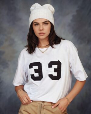 Livia Brito Pestana Instagram - 90’s style🩶
.
.
Wooow la AI😱 ¿cuál es su favorita?
#ai #inteligenciaartificial #90s #teeneger #latina #photoshoot #trend #actriz #highschool