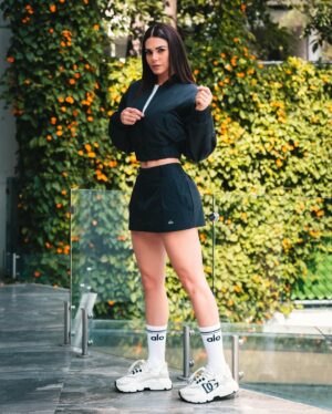 Livia Brito Pestana Instagram - 🧡🧡🧡…
.
.
.
@alo @aloyoga #alo #aloyoga