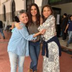 Livia Brito Pestana Instagram - Algunas fotos de lo que hemos estado haciendo en estas semanas para ustedes en @minasdepasionof en las ultimas fotos, están mis papás y mis papás ficticios 😅🤍⛏️🪖👷🏻‍♀️